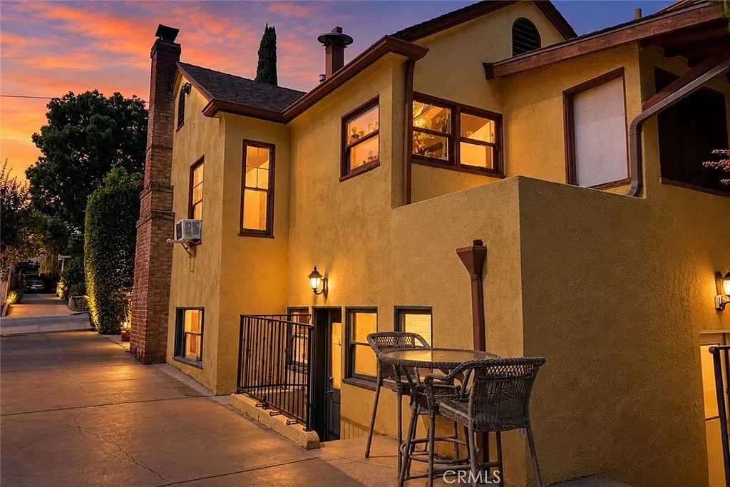 1 bed, 700 sqft, $2,699 — Photo 1