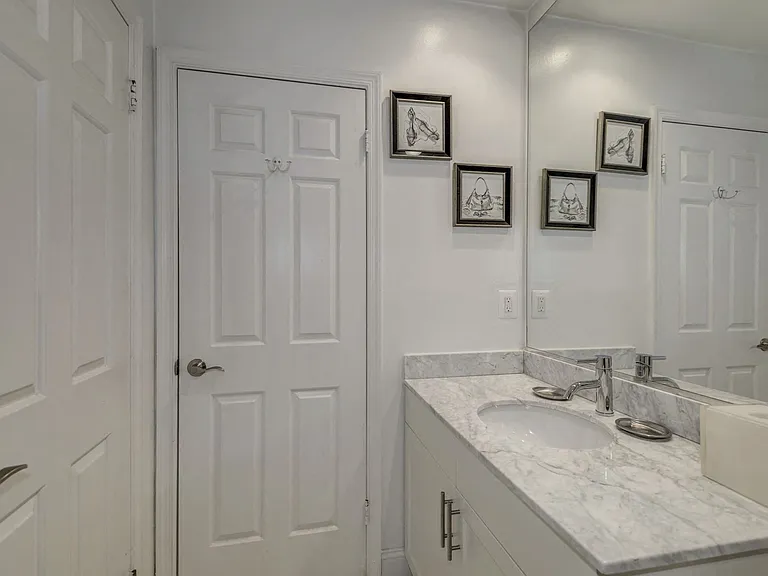 Modern Bath