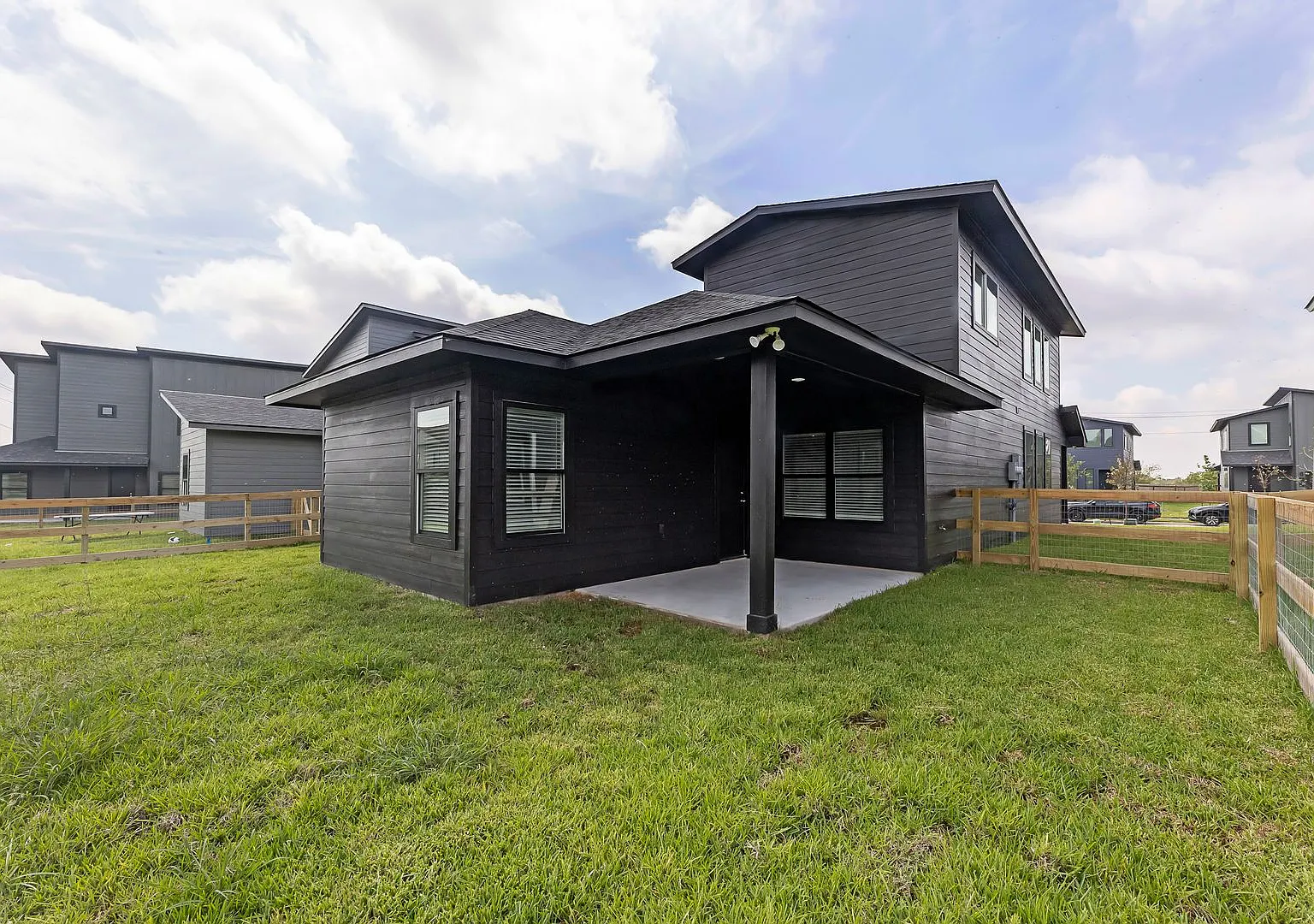 Pre-Lease Fall 2027 Luxury Home In South College Station — Photo 2