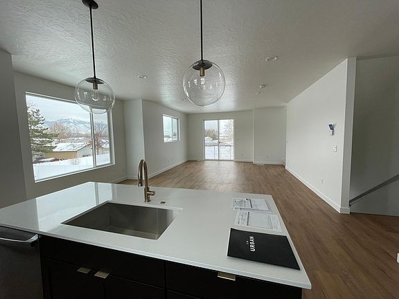 Great room / dining & kitchen