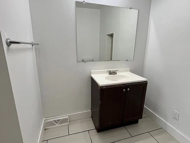 223 N Minnesota Ave — Photo 8