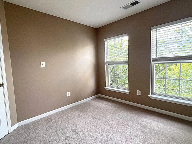 44314 Cornish Ln — Photo 32