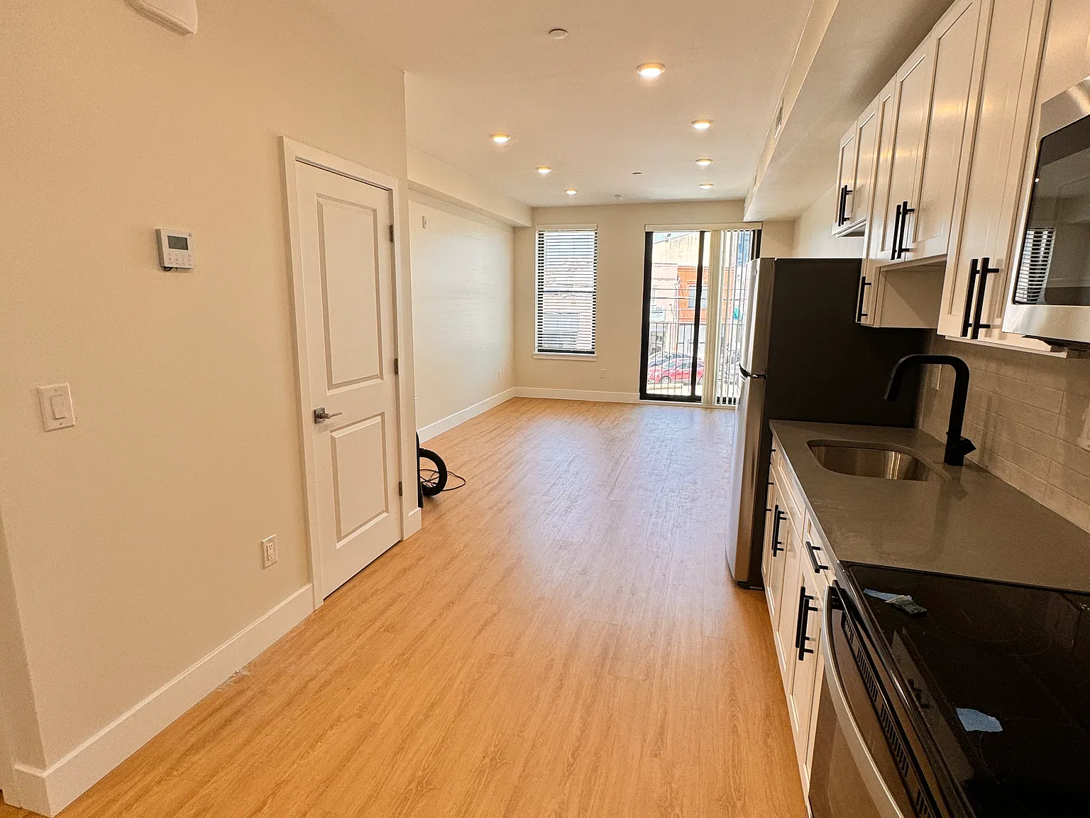 Studio, 450 sqft, $1,275 — Photo 2