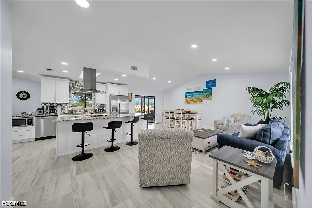 3 bed, 2.0 bath, 1898 sqft, $4,500 — Photo 1