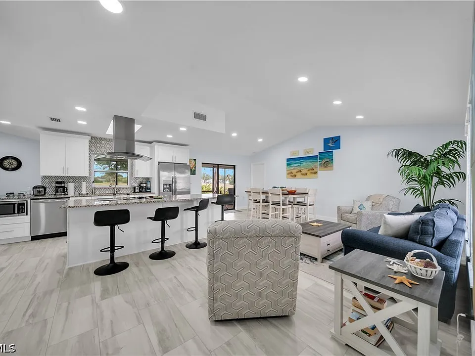 299 Rotonda Cir
