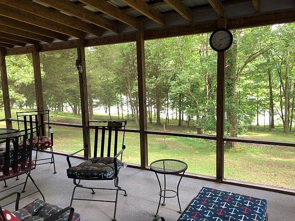 Screened in porch