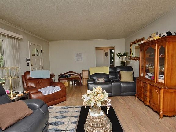 3rd image of 6401 Farrow Ave