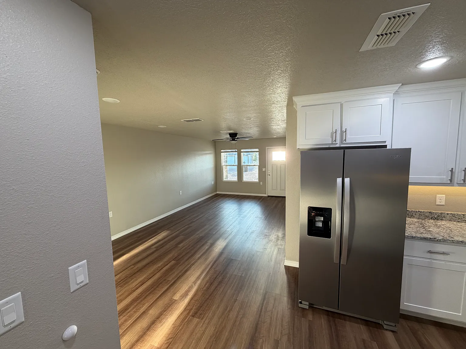 2 bed, 1000 sqft, $1,350 — Photo 4