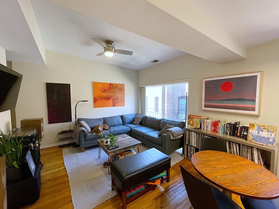 Living room / dining room