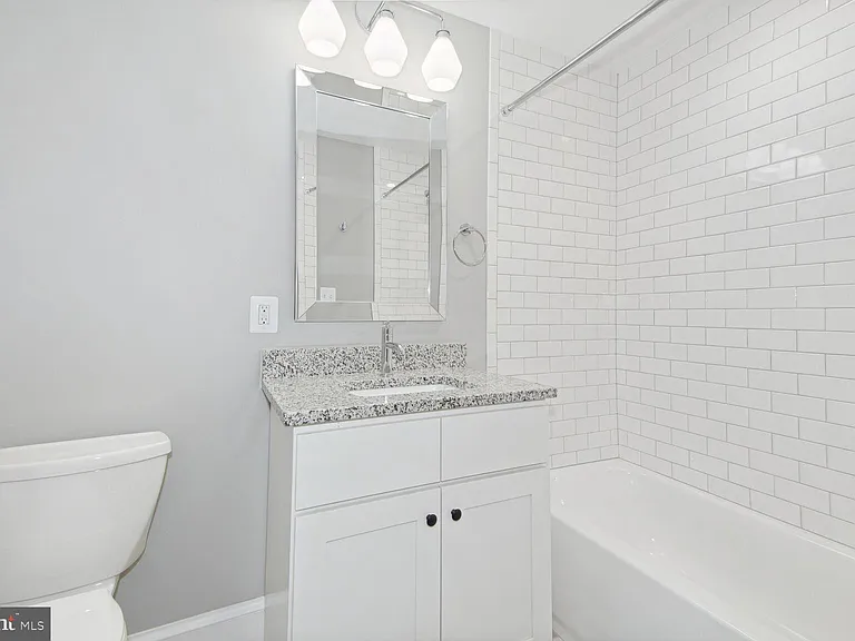 11 S Madison St #203 — Photo 6