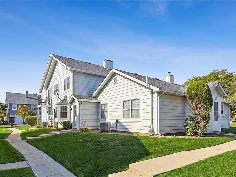 445 N Cambridge Dr — Photo 1