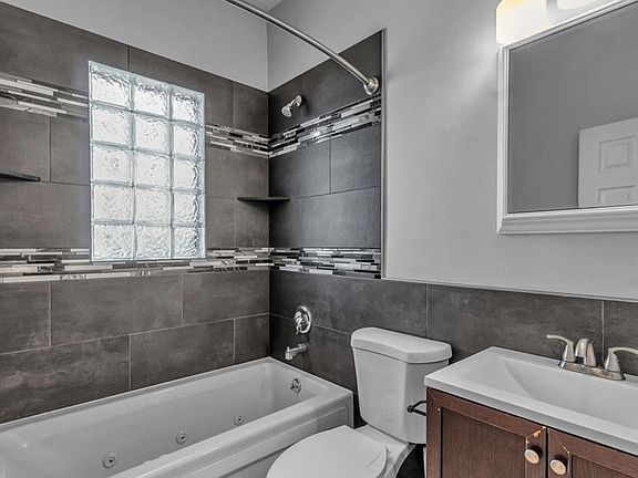 4th image of 616 Niagara St APT 1