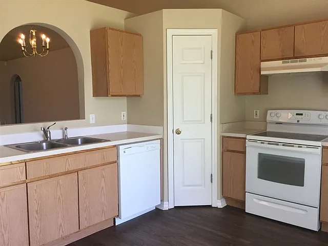 7861 Harbor Bend Cir — Photo 2
