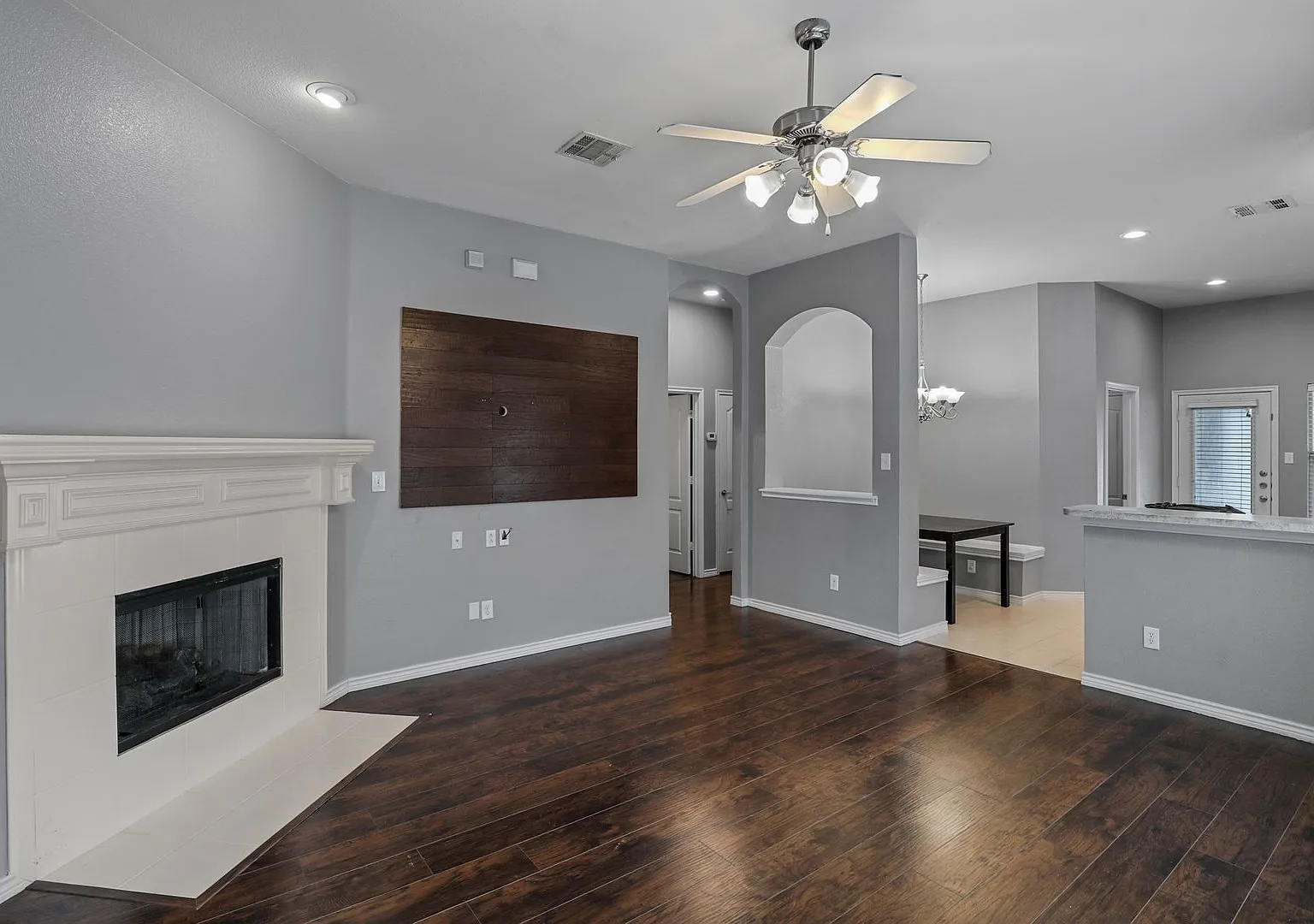 Quaint 3 Bedroom 2 Bathroom Home Tucked Away in Savannah! — Photo 4