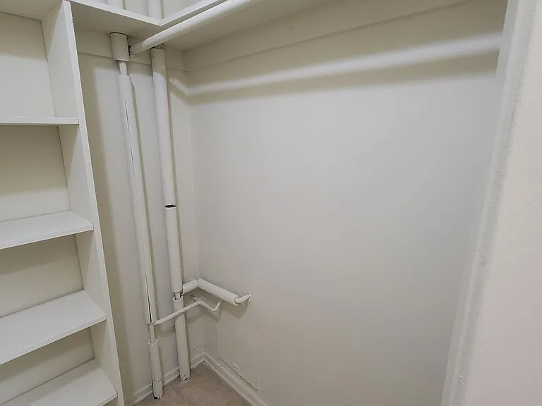 37 unit building close to CSUN! — Photo 10