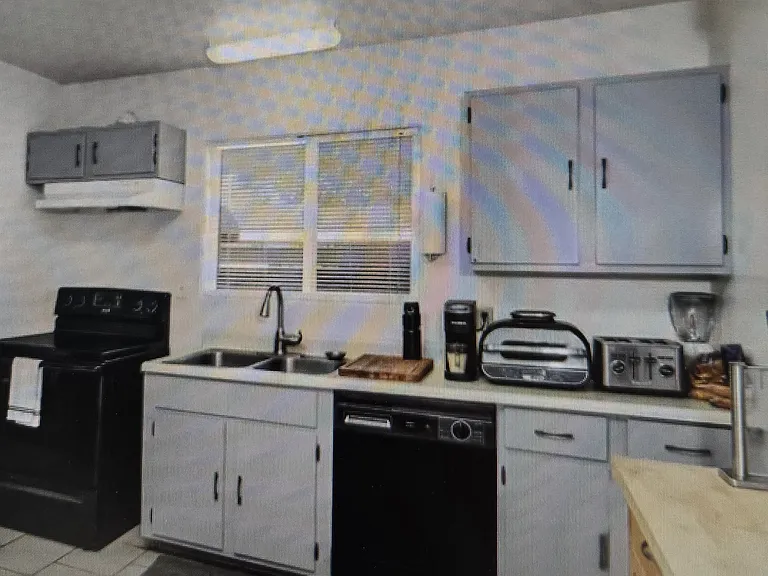540 W 8th St — Photo 9