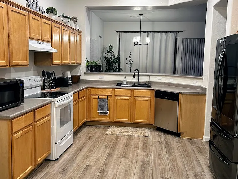 Brand new dishwasher, new basin sink with waterfall option.