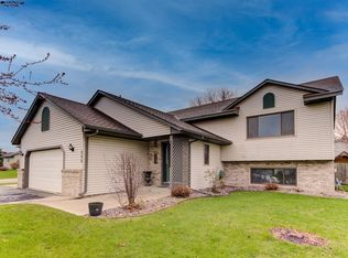800 Bluff View Cir, Jordan, MN 55352