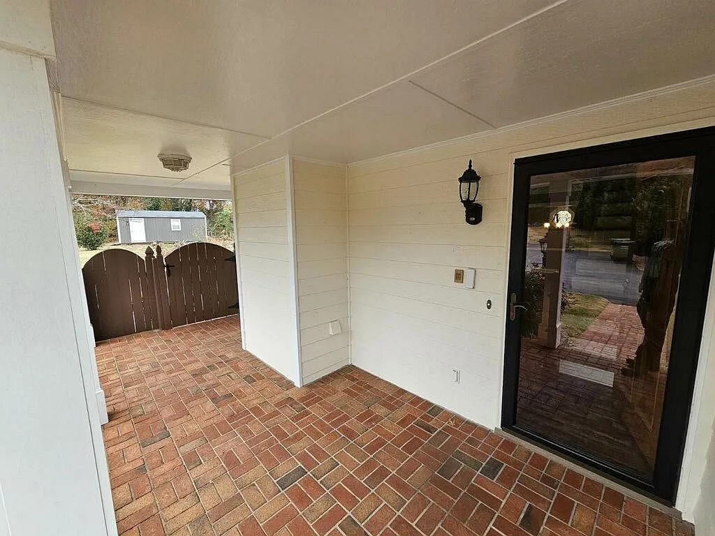 4 bed, 2.0 bath, $2,700 — Photo 2