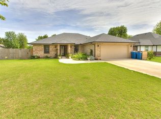 202 W Pine St, Tuttle, OK 73089