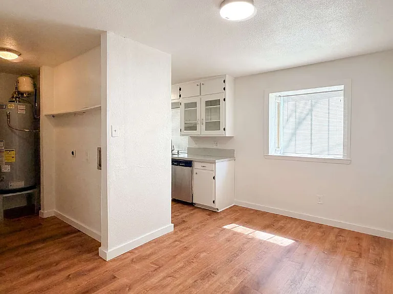 604 Mesquite Ave — Photo 8