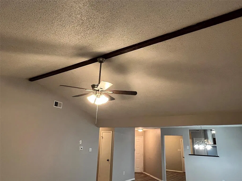 3 bed, 2.0 bath, 1598 sqft, $2,095 — Photo 3