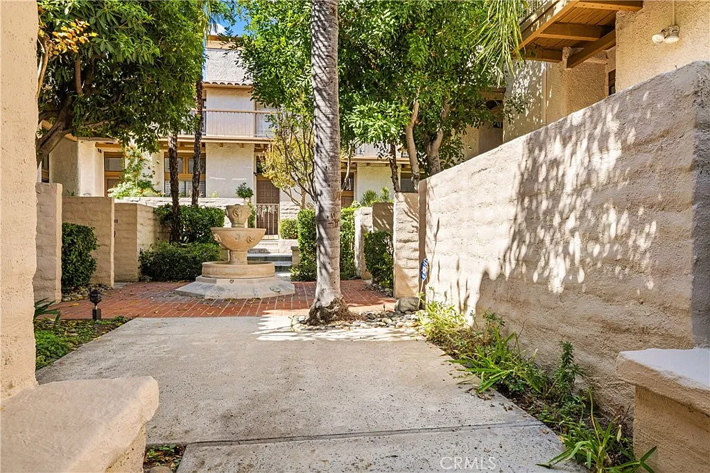 3 bed, 2.5 bath, 1742 sqft, $5,500 — Photo 4
