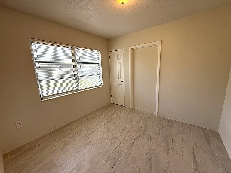 305 W Alma Dr — Photo 8