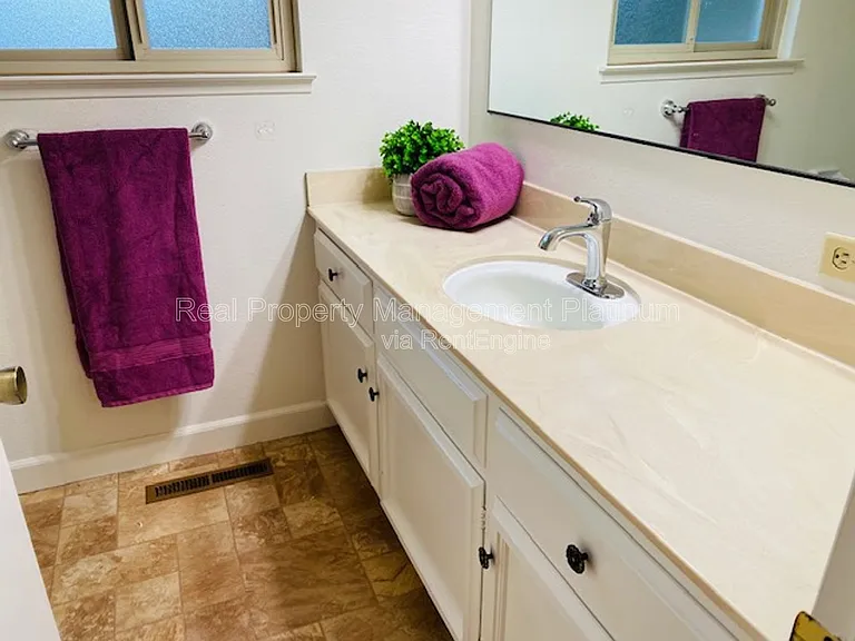 1055 W Fremont Ave — Photo 8
