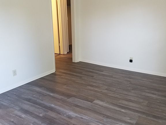 4th image of 1223 E Bryan Ave