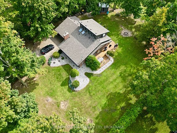 3rd image of 4905 Mapleview Cres