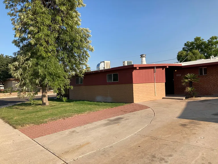 2001 W La Osa Dr — Photo 1