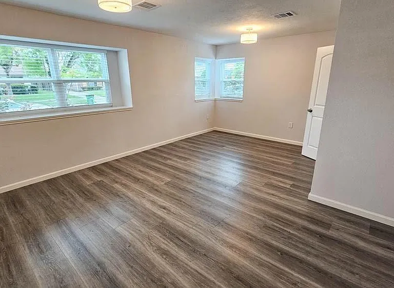 9327 Leader St — Photo 6