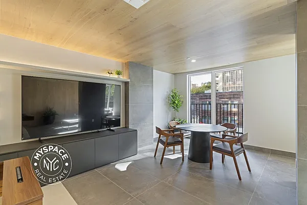 Rented by Carroll Development Leasing LLC | media 32