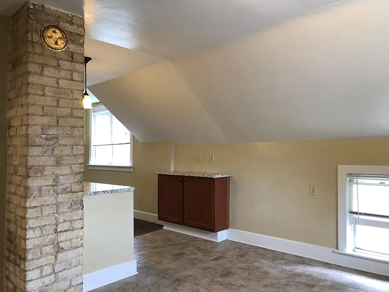 2213 S Robinson Ave #UPPER — Photo 4