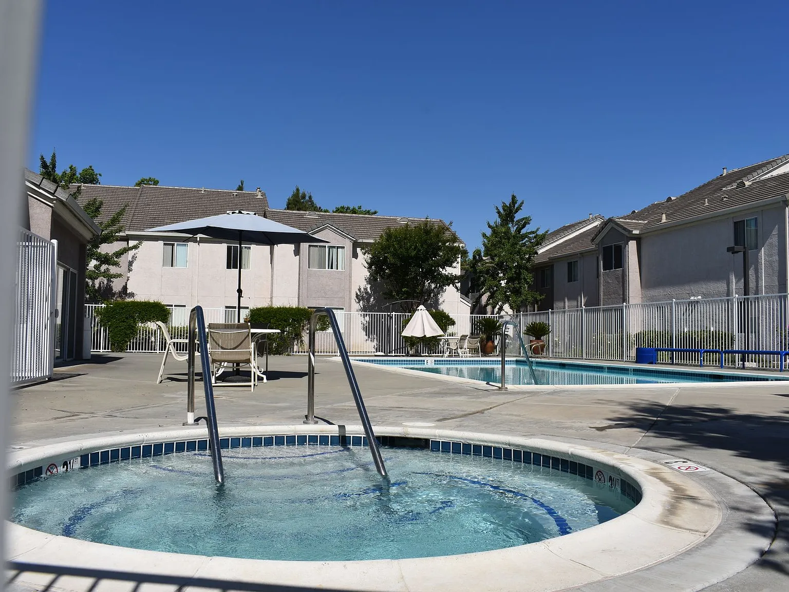Glacier Point Apartments — Photo 3