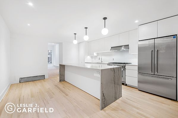 1st image of 461-463 E 57th St #2