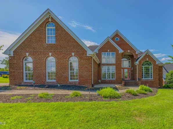 141 Barefoot Landing Dr, Blountville, TN 37617