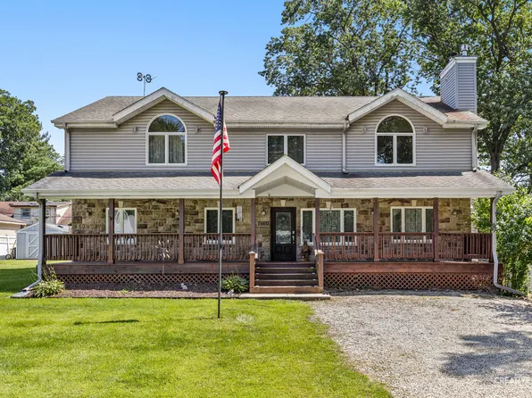 7N035 Smith St, South Elgin, IL 60177