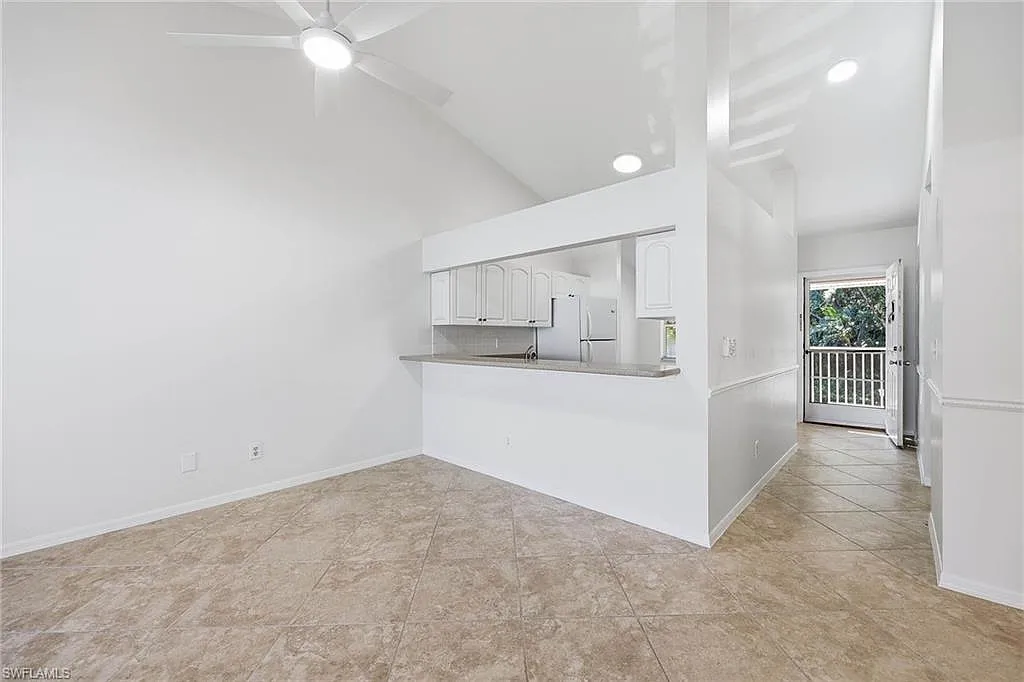 2 bed, 2.0 bath, 1132 sqft, $1,900 — Photo 2