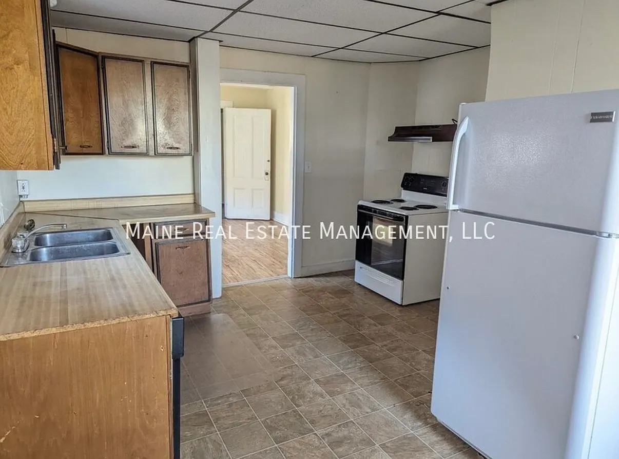 3 bed, 1200 sqft, $1,800 — Photo 2