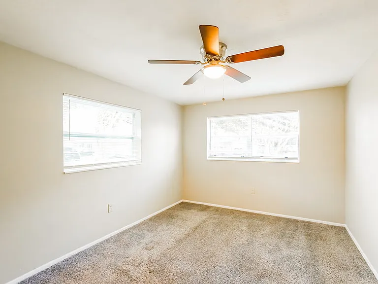 6885 NW 27th Ct — Photo 10