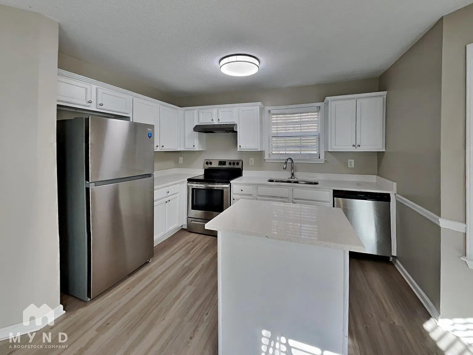 3 bed, 2.0 bath, 1458 sqft, $1,885 — Photo 2