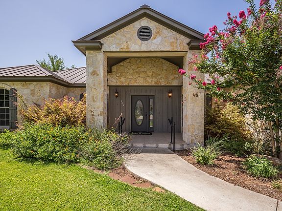 2nd image of 805 Dogwood Ln