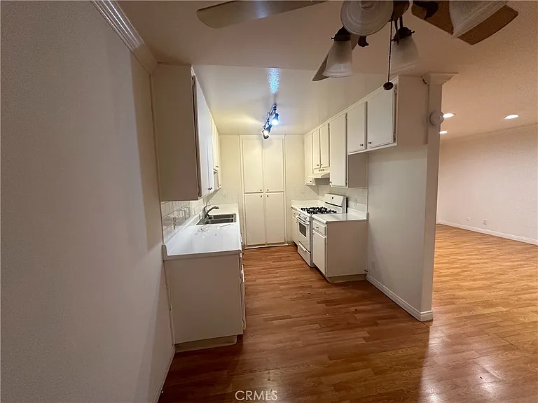 3010 Montrose Ave — Photo 15