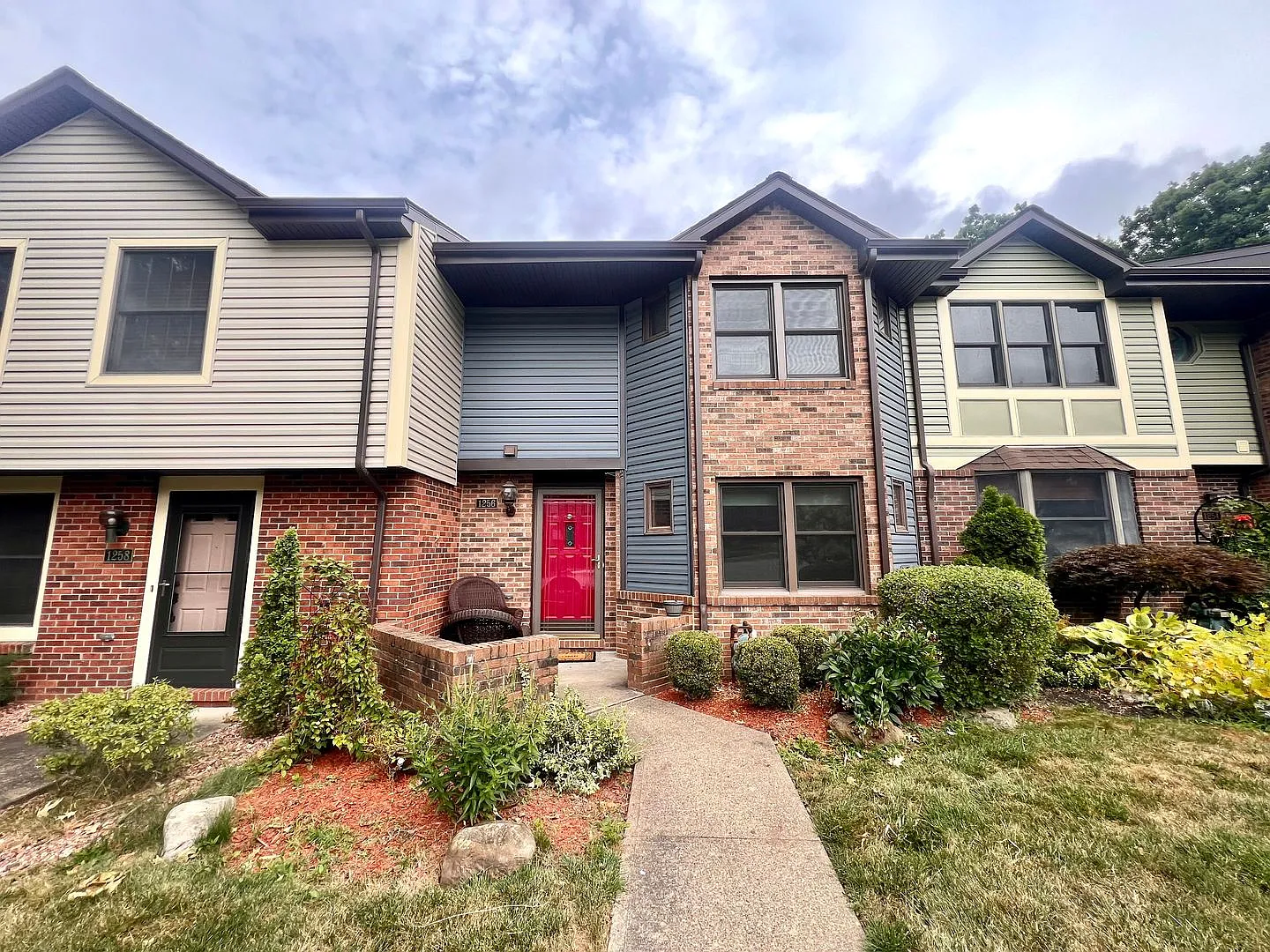 Canterbury Commons - 3 Bedroom 2.5 Bathroom - Spacious Townhome — Photo 2