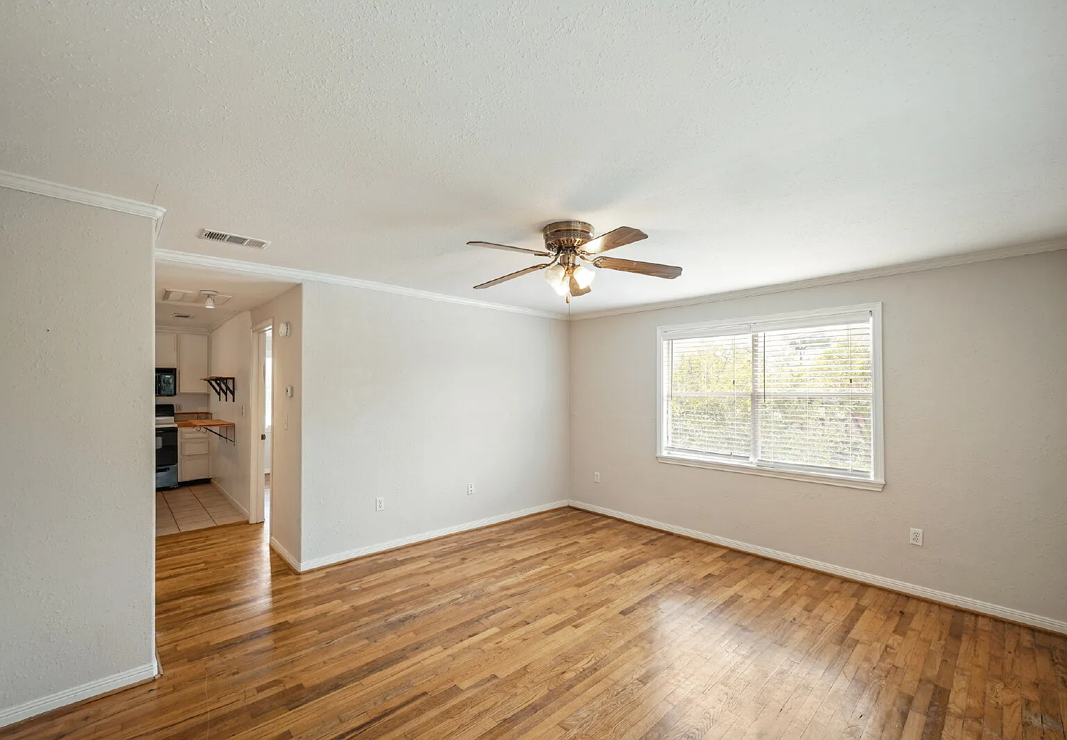 1 bed, 1.0 bath, 600 sqft, $1,200 — Photo 3