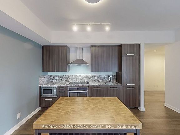3rd image of 15 Beverley St #505