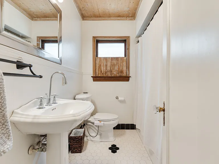 1131 Lombardy Rd — Photo 25