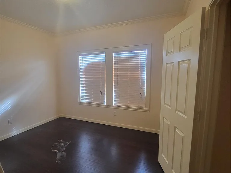 1904 Kansas St — Photo 10